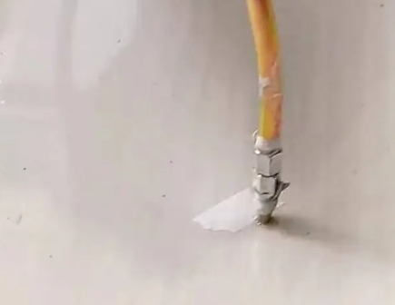 让胡路瓷砖空鼓维修公司专业解答在瓷砖铺贴过程中，如果使用的砂料过粗（如全部使用了粗砂），可能会导致以下问题